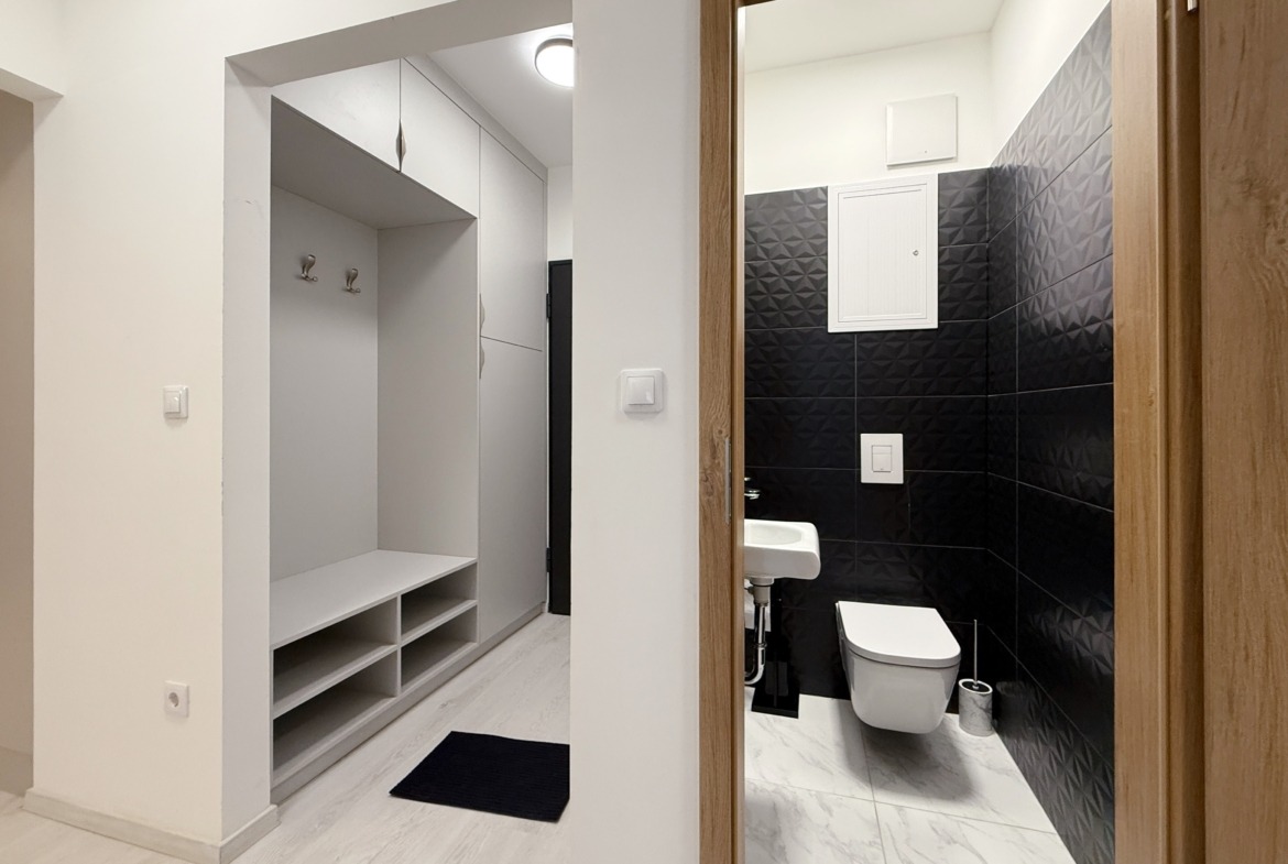 2843D95F F73A 4B1D 915E EDAF3864AA30