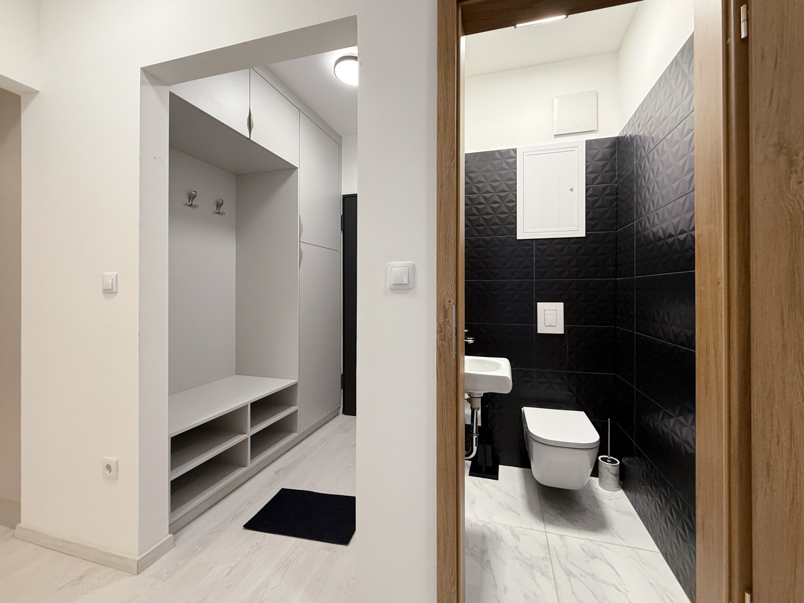 2843D95F F73A 4B1D 915E EDAF3864AA30