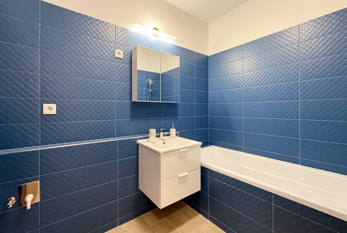 43F6EC50 1BED 4B3E AEA7 2AA9B5138AB8