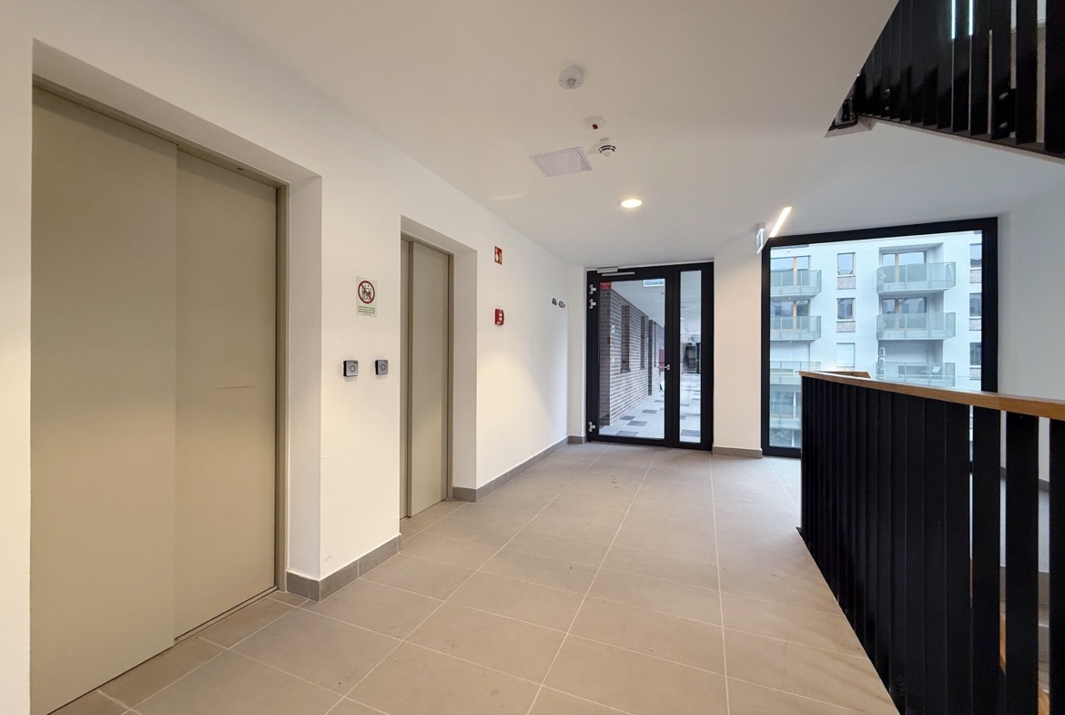 443B5EE4 0437 41A1 83E6 D64B4D8DA07A