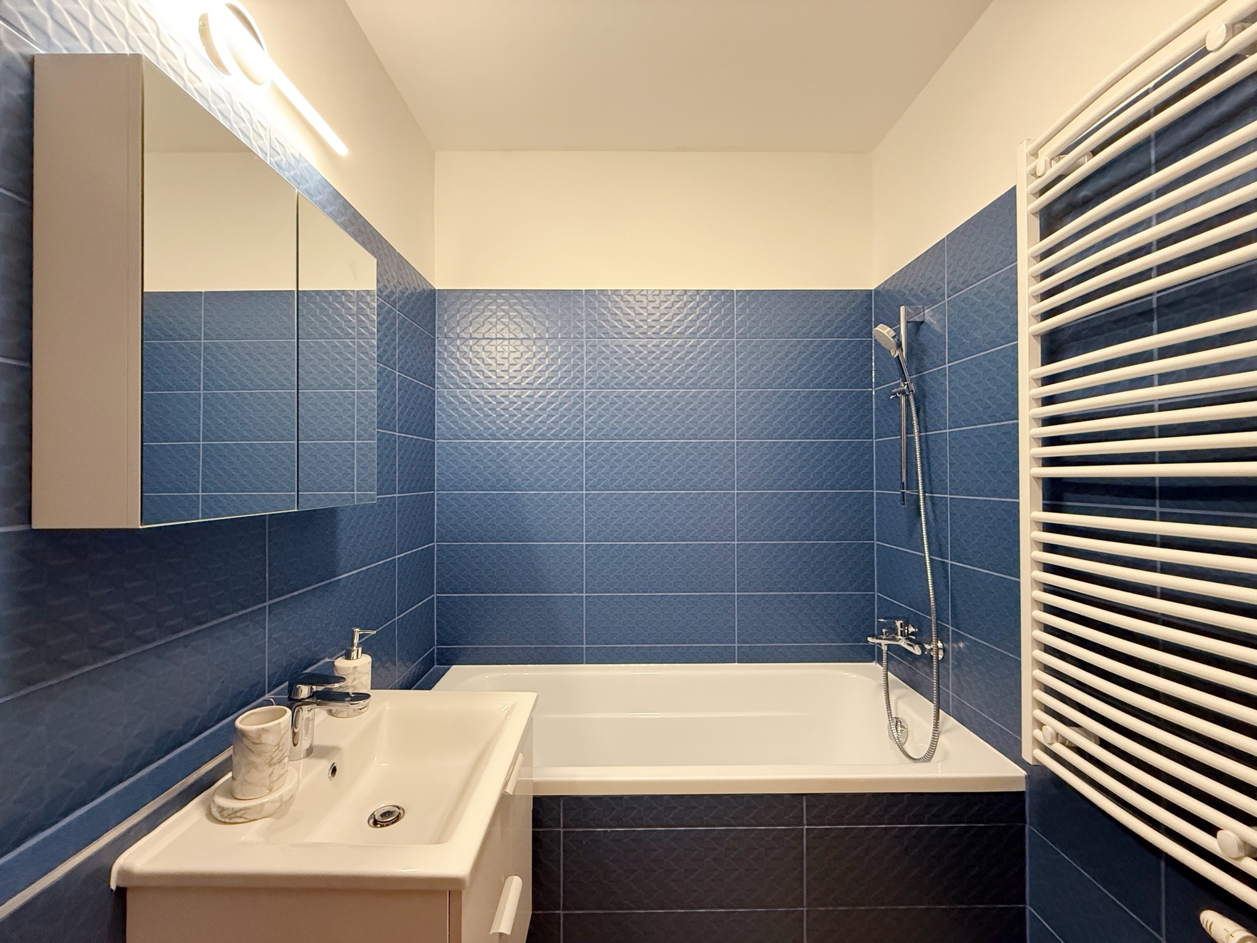 87B38E64 5121 4D91 8B2C 511562BB8B54