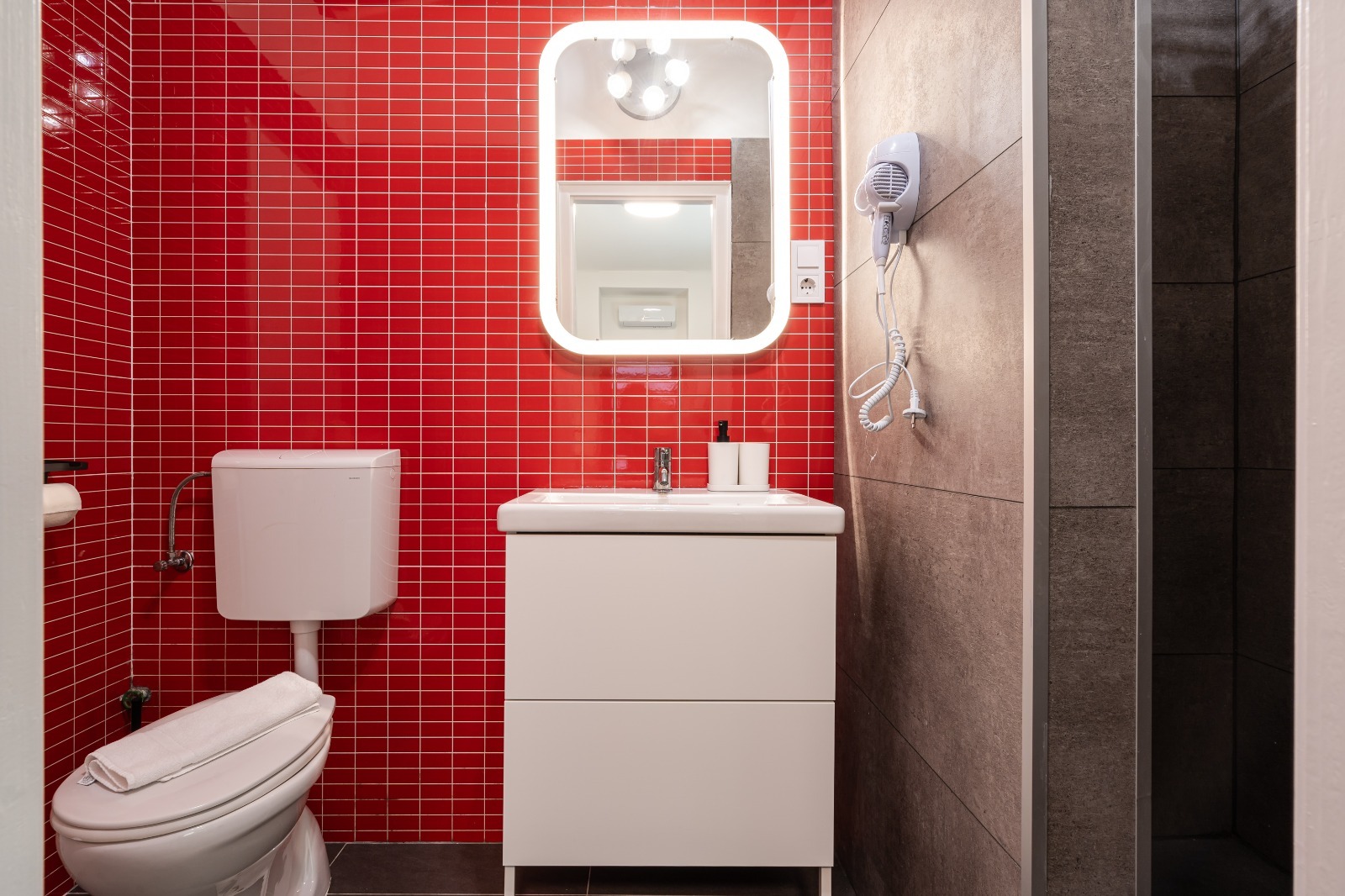 WhatsApp Image 2025 12 01 at 12.08.10 (2)