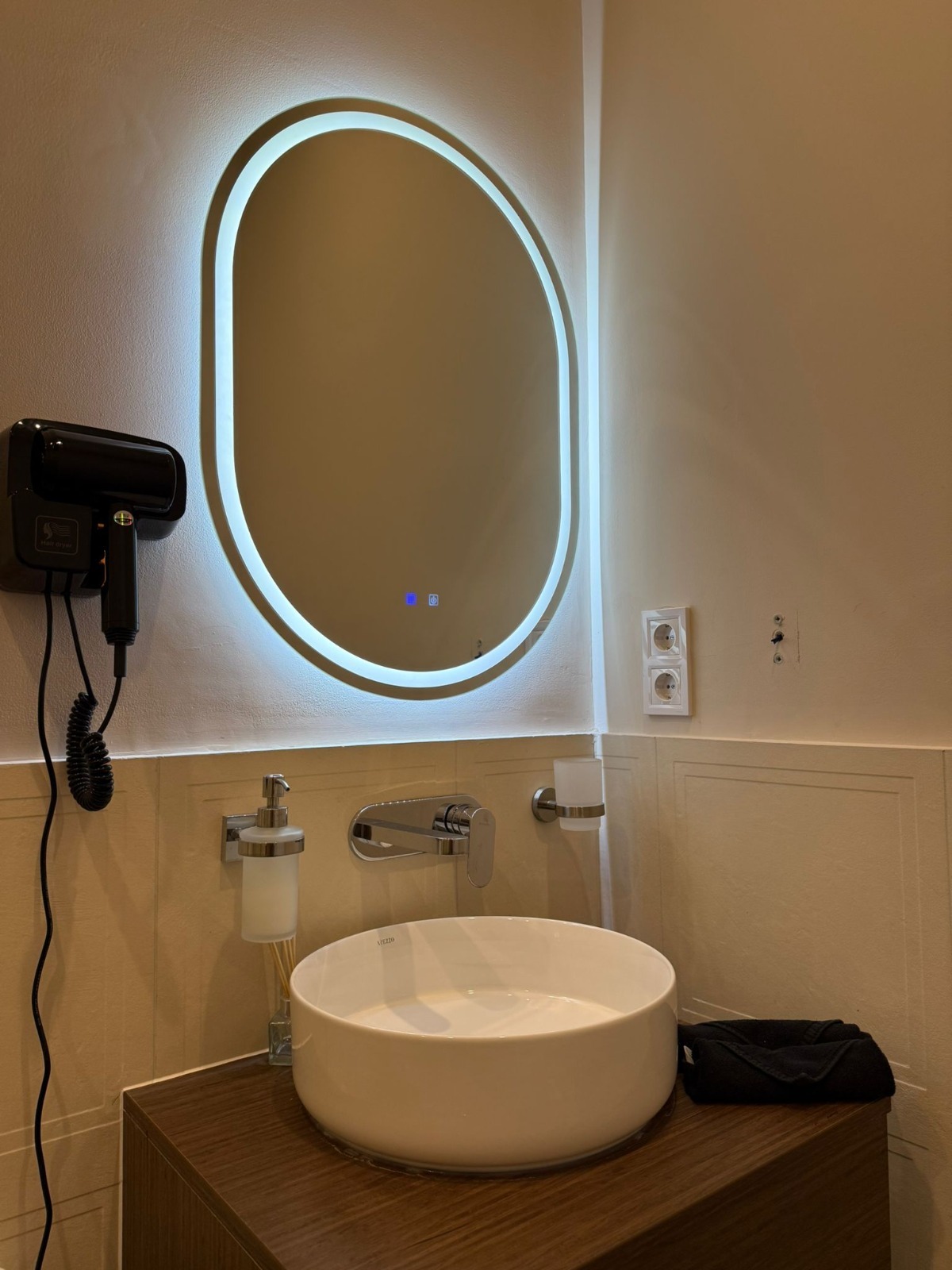 WhatsApp Image 2025 12 01 at 12.55.50 (2)