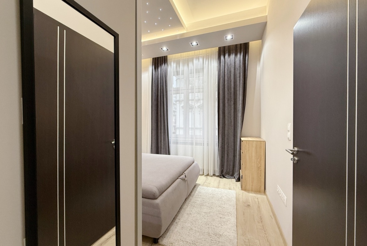 B7F086BA AE7D 4C1C A497 1D7AD7B2A196