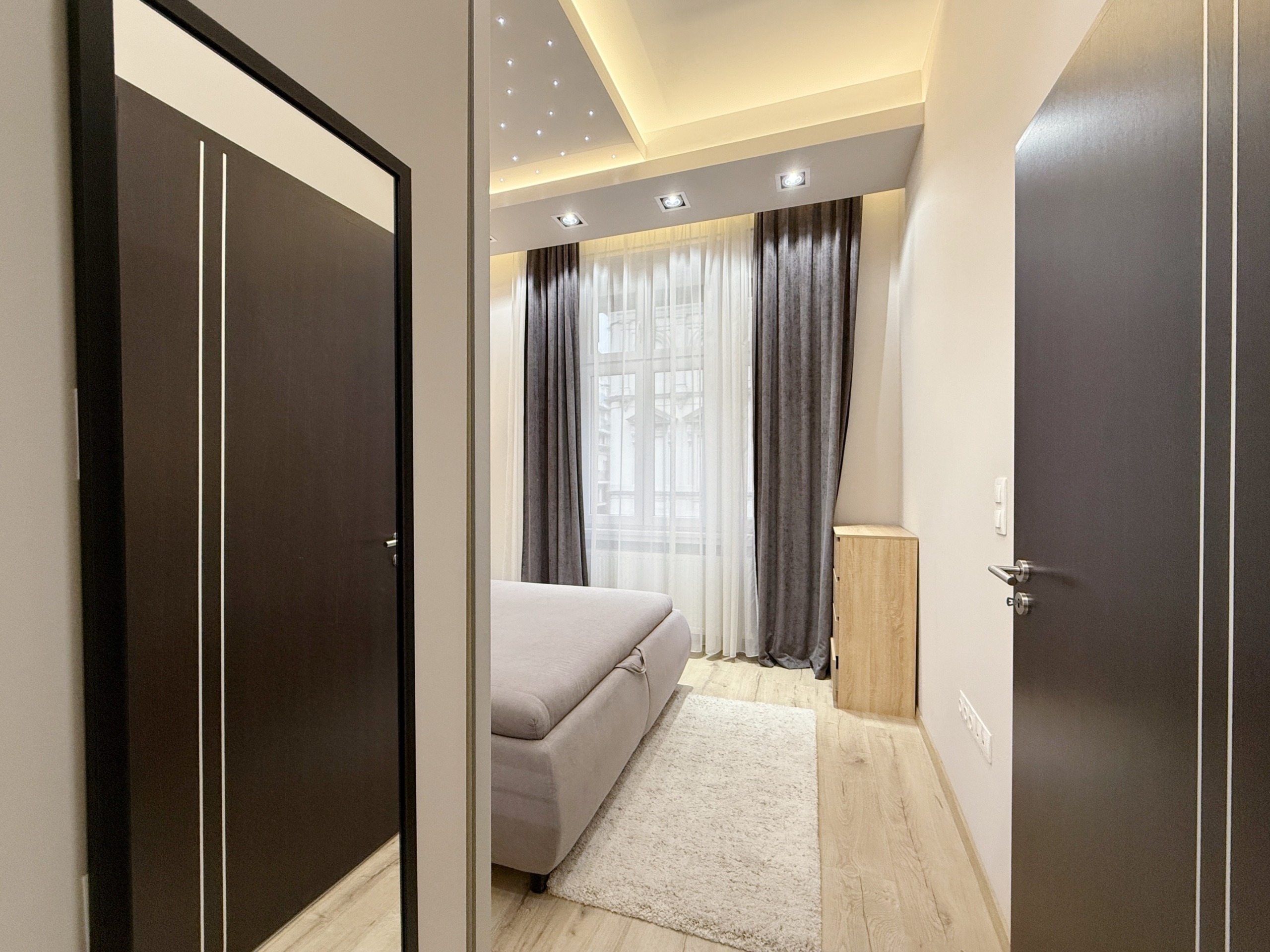 B7F086BA AE7D 4C1C A497 1D7AD7B2A196