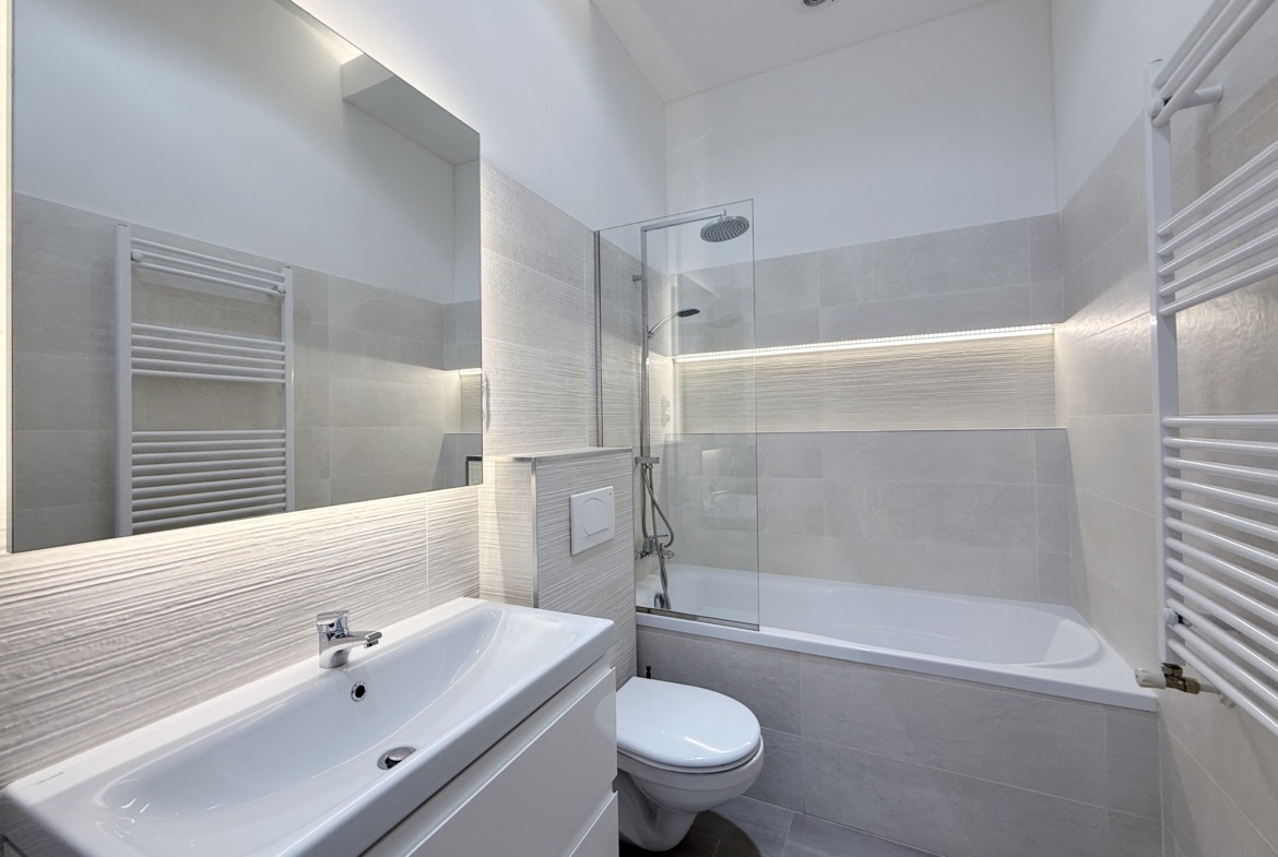 C623E716 D5DF 46F7 9E09 5BFDE870C65E