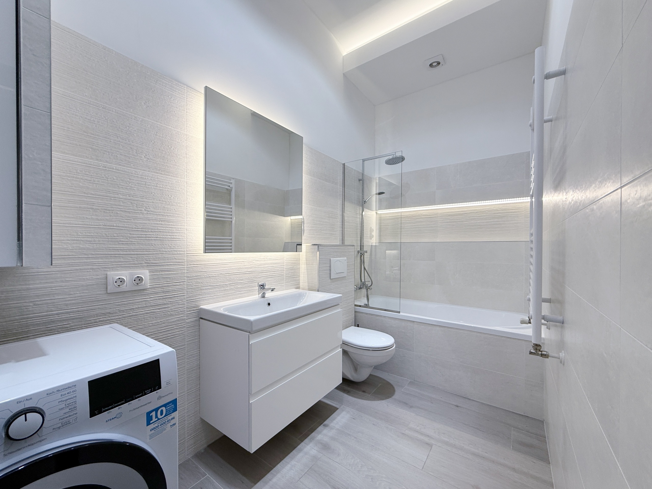 C8ADB836 DB43 4E11 93D5 1BB33C74A396