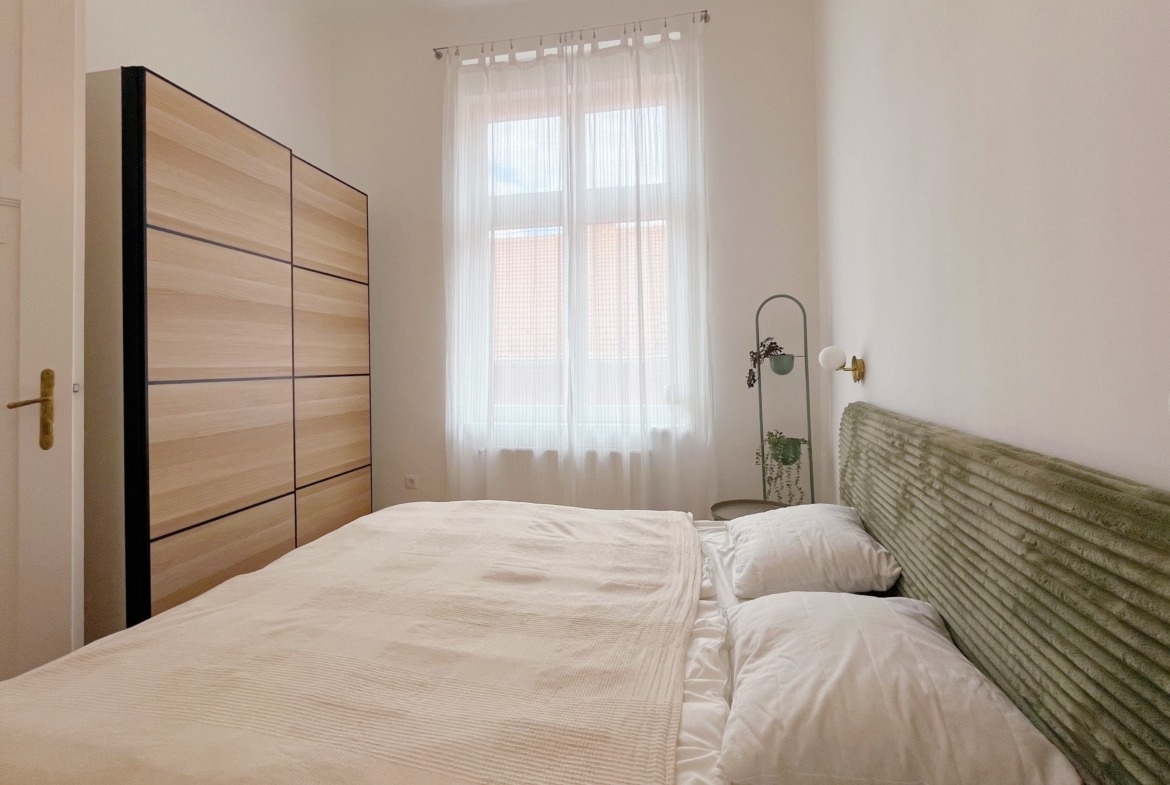 11A905BE E67C 469A B751 28E57B5BE22F