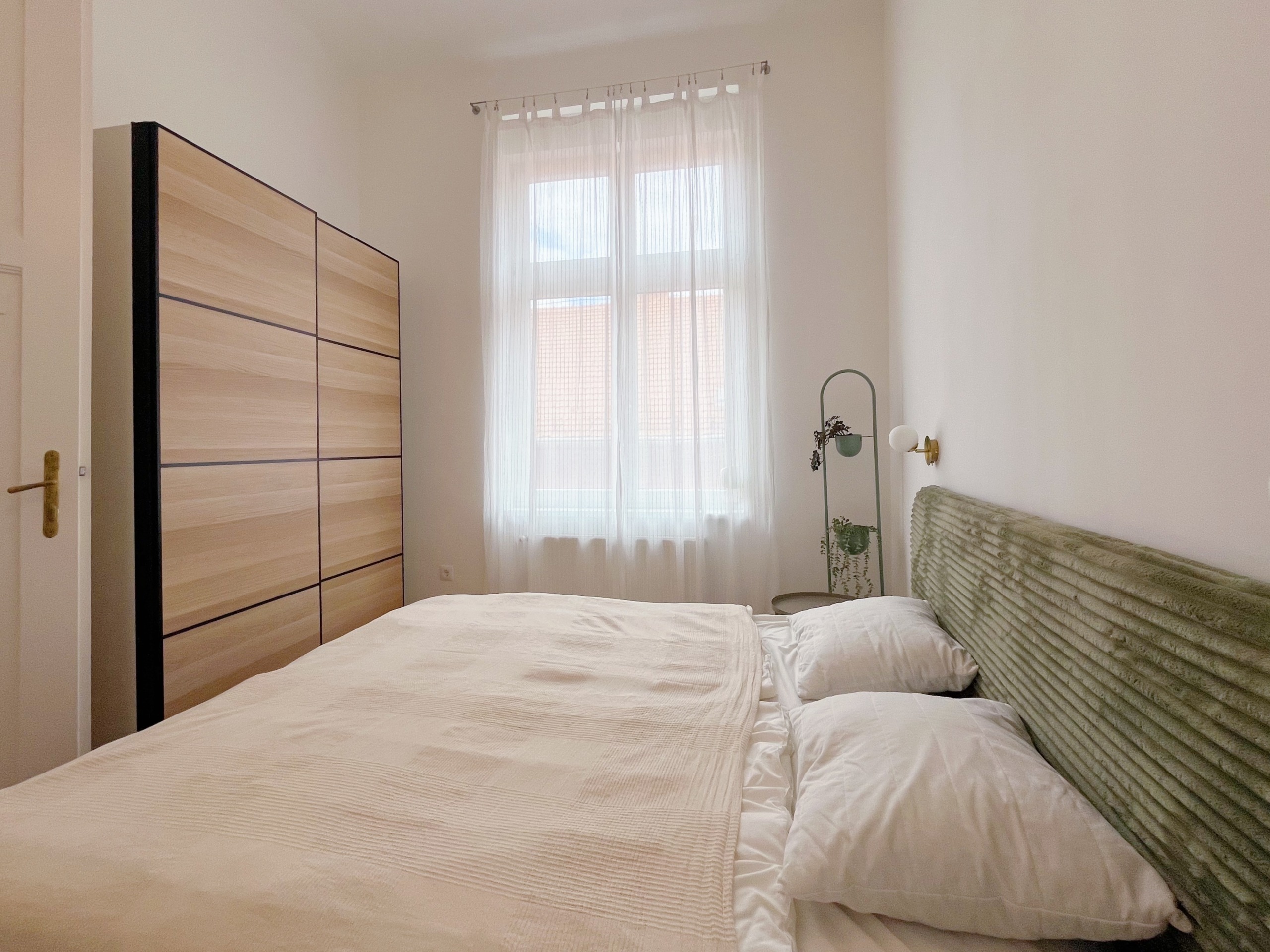 11A905BE E67C 469A B751 28E57B5BE22F