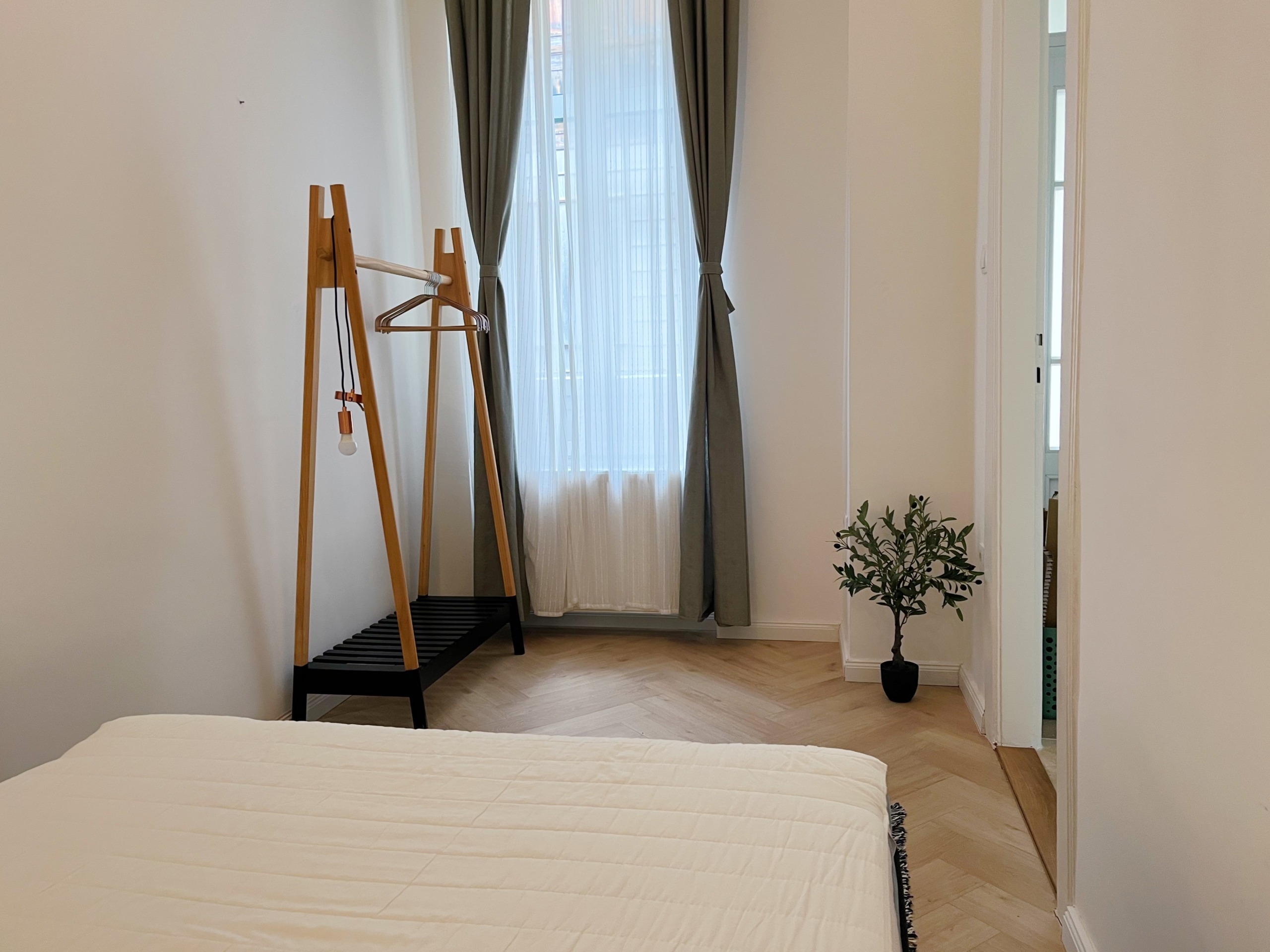 2A76E705 041D 458B 8B7B A5ABE0FBC1F9