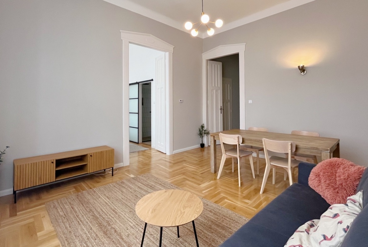 AA16ED35 93C1 43E9 A965 E4BBF0B58BA9