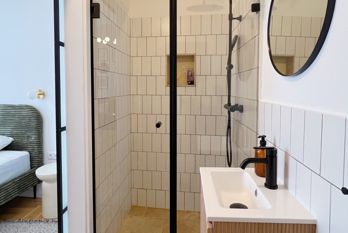 D8ABC8AF A94E 456A 8AE8 DE2883555C9F