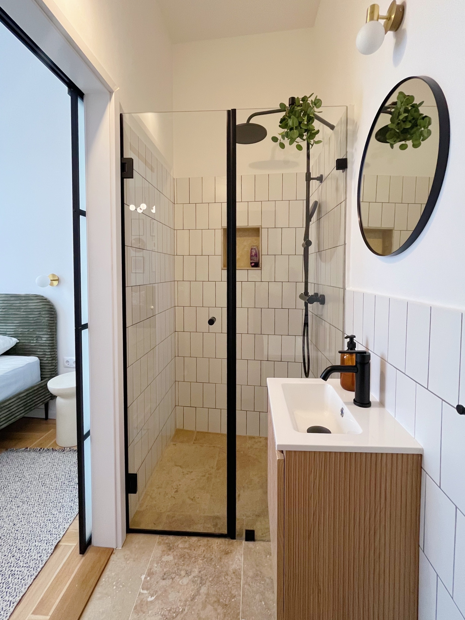 D8ABC8AF A94E 456A 8AE8 DE2883555C9F