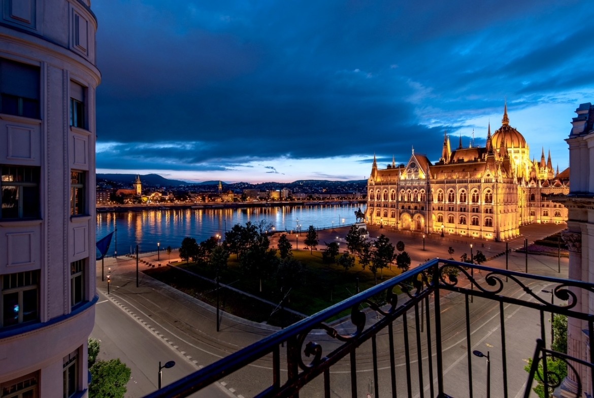 Esti fenyek Parlament Garibaldi (1)